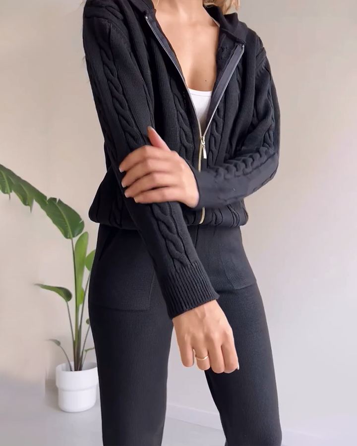 Stilla | Casual Jacquard Cardigan Sæt med Twist Design