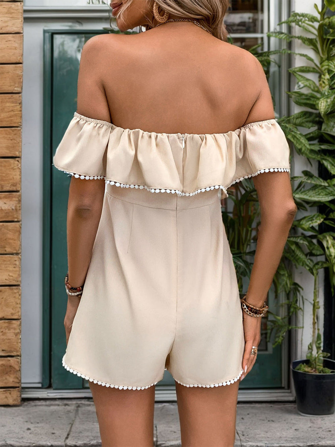 Stilla | Ruffled Off-shoulder Kortærmet Romper