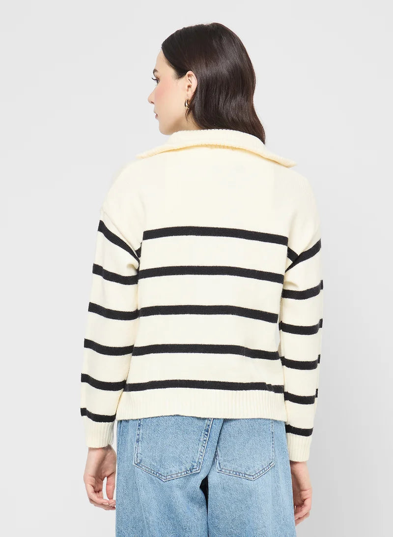 Stilla | Stribet Statement Sweater med Kraftige Farvefelter