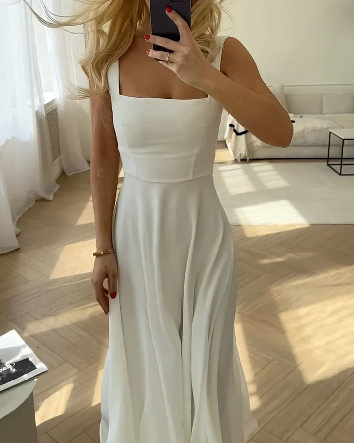 Stilla | Elegante Kjole Af Chiffon Med Firkantet Udsparing Og Ensfarvet