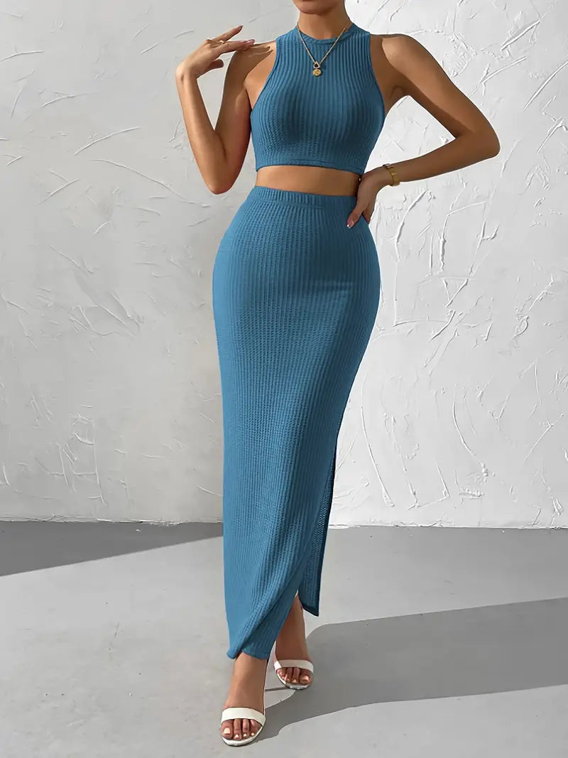 Stilla | Strikoutfit med ærmeløs crop-top og lang nederdel