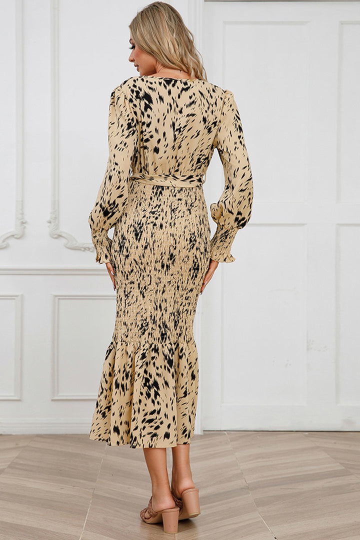 Stilla | V-Hals Smocked Midi Kjole