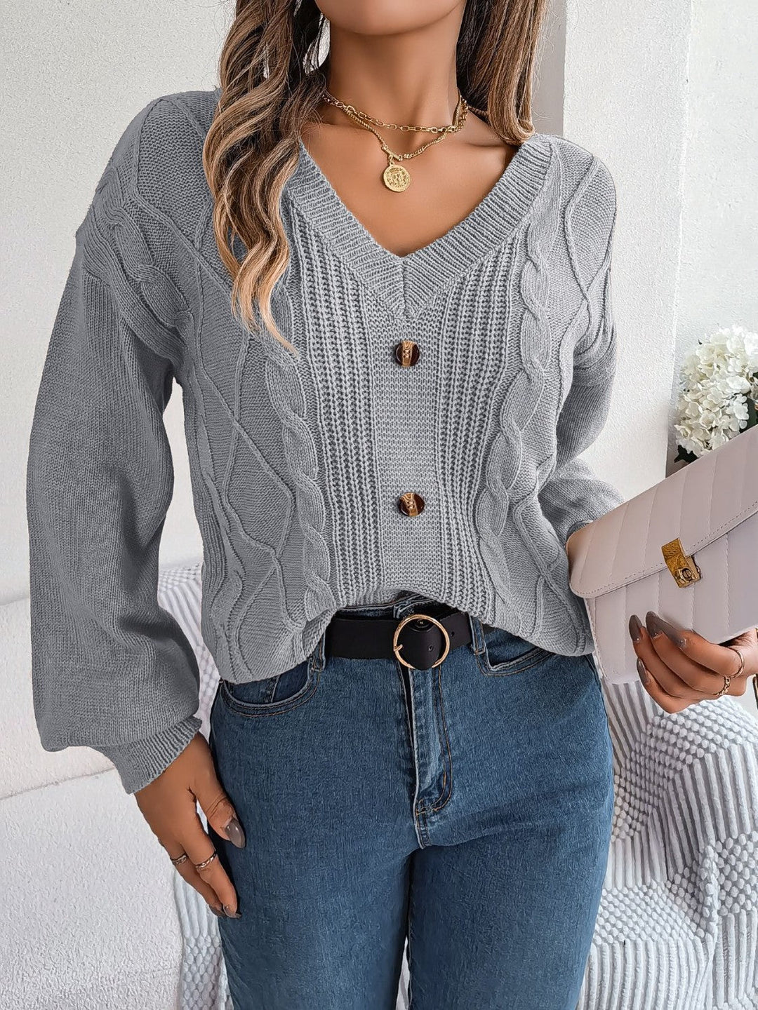 Stilla | Strikknappet V-hals Sweater