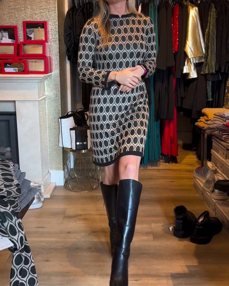 Stilla | Polka Dot Print og Knælængde