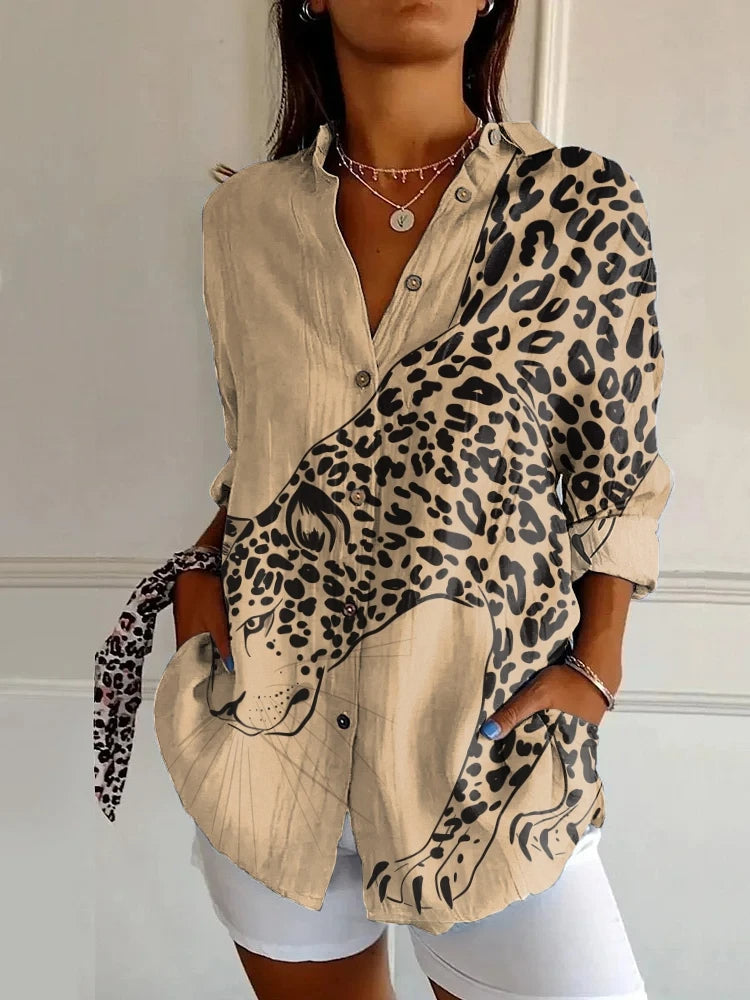 Stilla | Stilfuld Leopard Print Lang Skjorte til Kvinder
