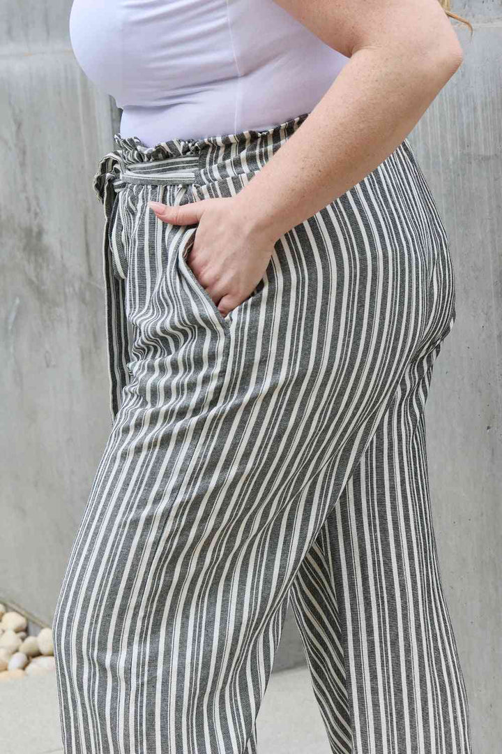Stilla | Find Your Path Fuld Størrelse Paperbag Talje Stribet Culotte Bukser