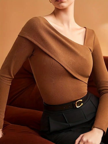 Stilla | Elegant Top Med Asymmetrisk Udsnit