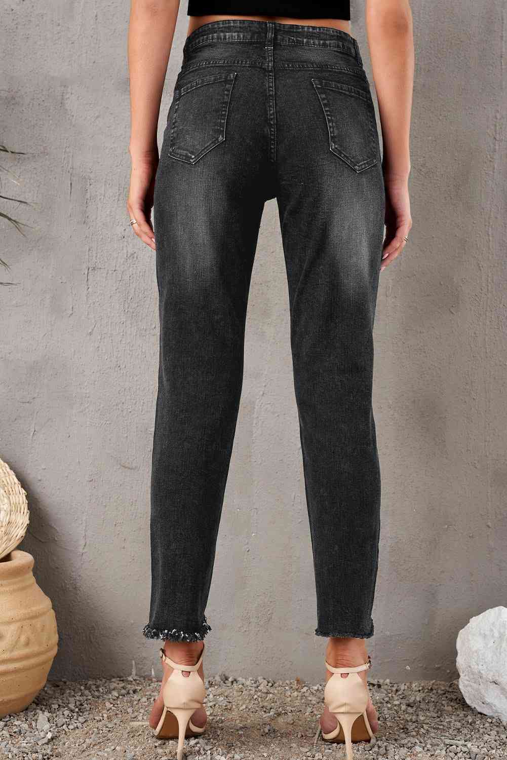 Stilla | Distressed Cropped Jeans