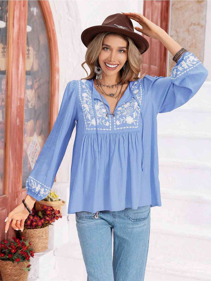 Stilla | Slipsnakke ballonskorte bluse