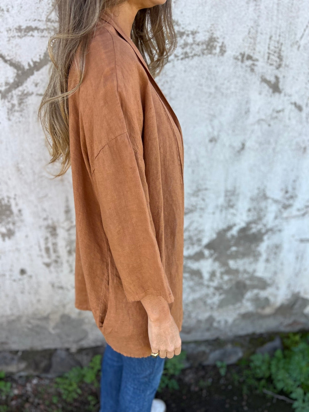 Stilla | Linned cardigan med volanger og 3/4-ærmer