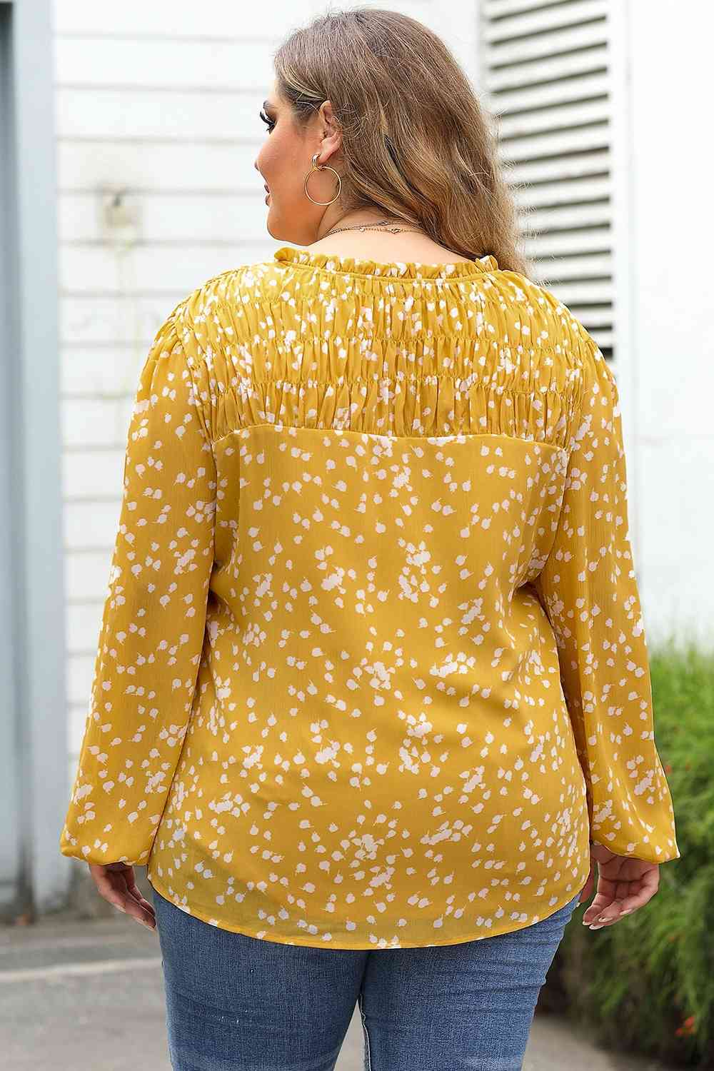 Stilla | Størrelse Notched Neck Smocked Blouse