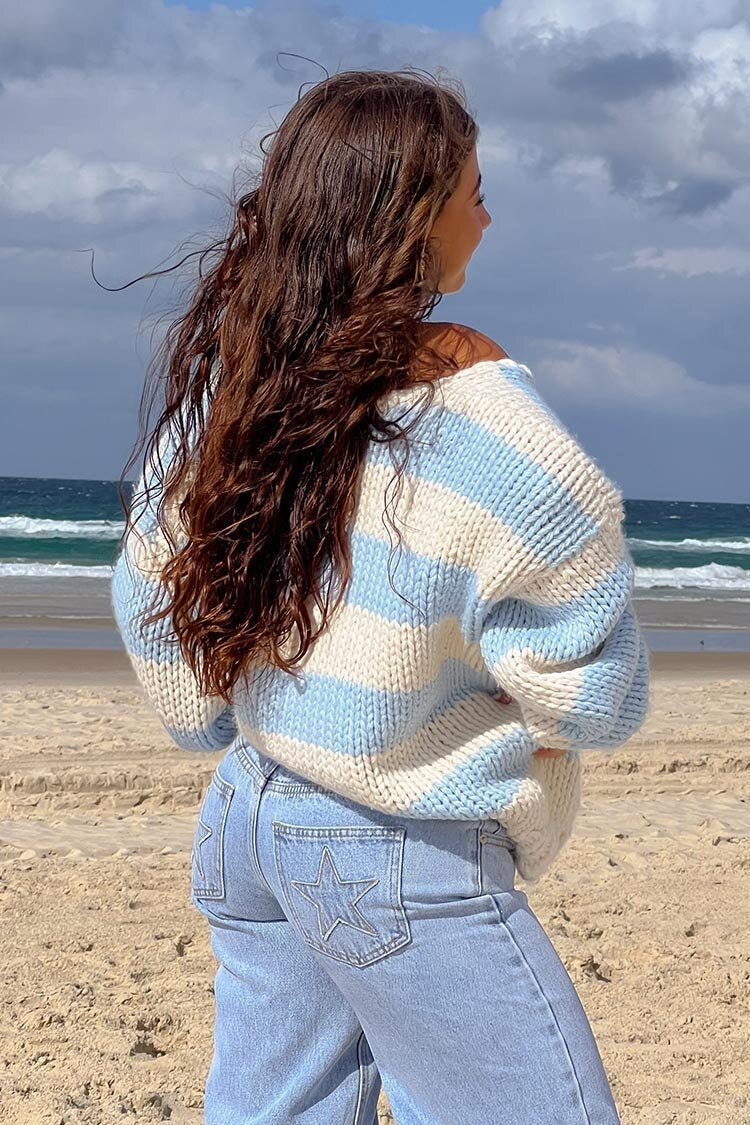 Stilla | Cozy Off-The-Shoulder Striped Knit Sweater til Efterårs Lag