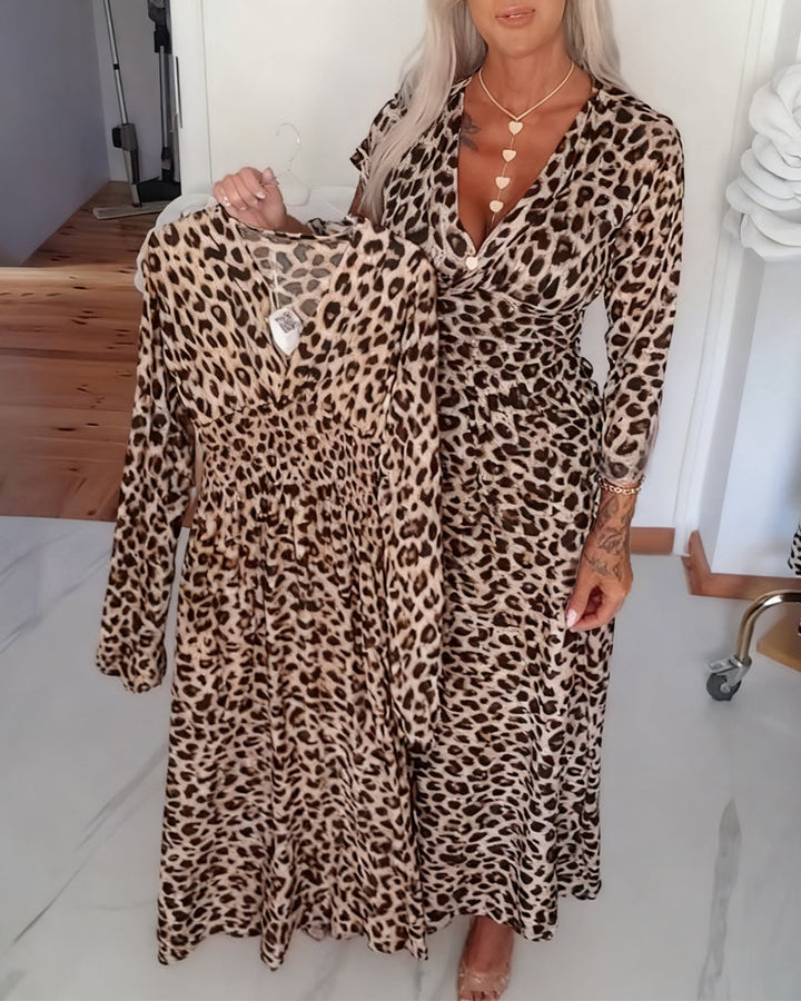 Stilla | Dyb V-udskæring og leopardprint på taljen