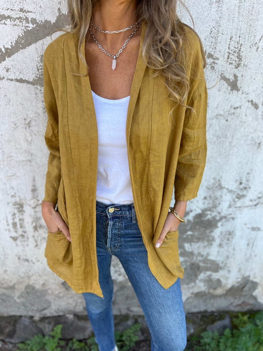 Stilla | Linned cardigan med volanger og 3/4-ærmer