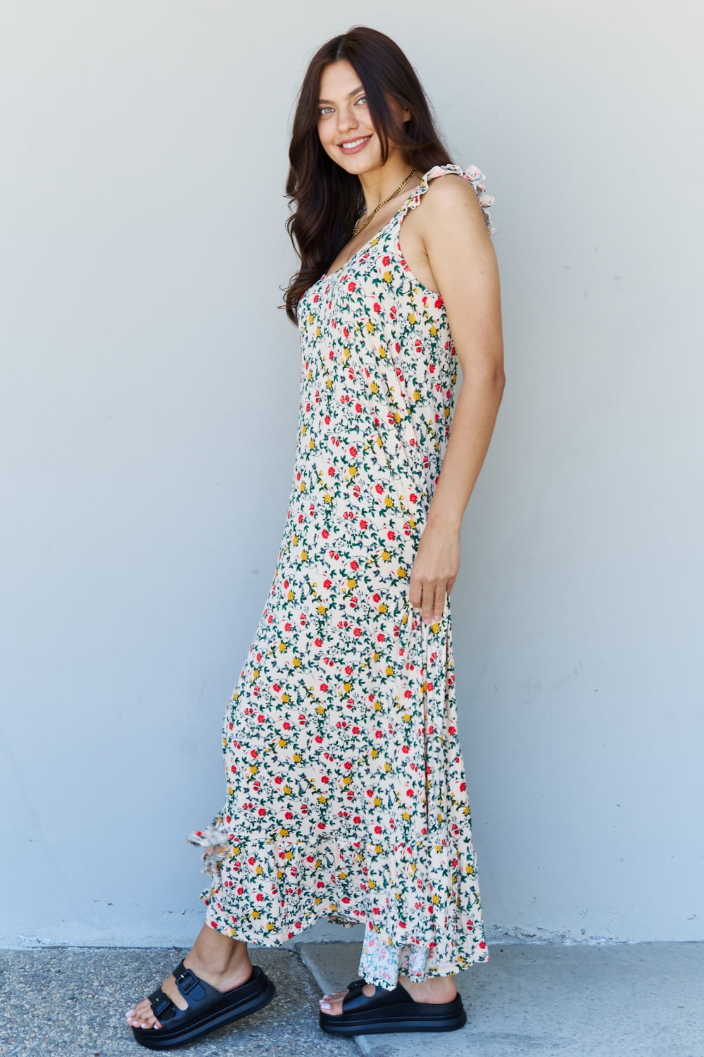 Stilla | I Havenet Ruffle Floral Maxi Kjole I Natural Rose