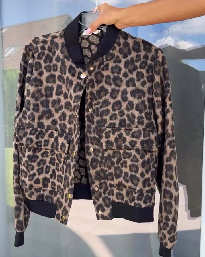 Stilla | Jakke med leopardmønster og trykknaplomme