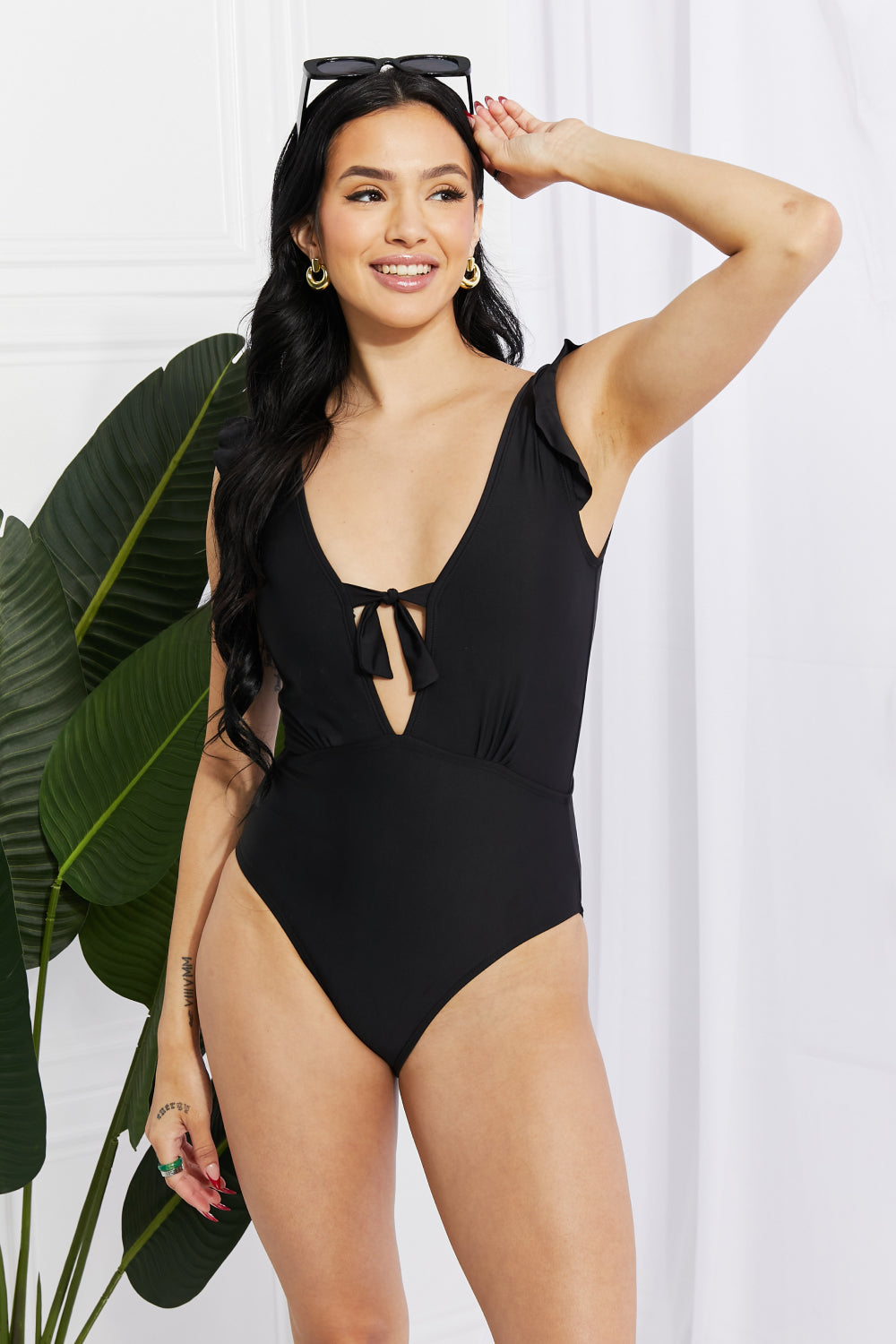 Stilla | West Swim Seashell Ruffle Sleeve Én-del I Sort