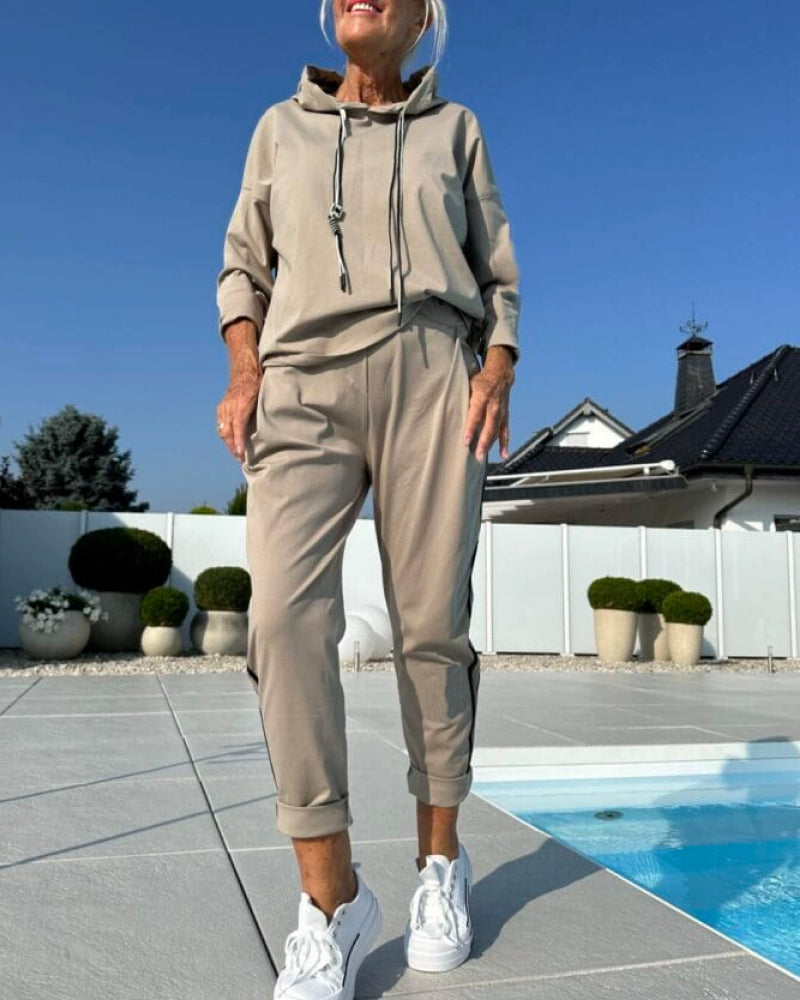 Stilla | To-delt sæt med dame hætte sweatshirt og bukser