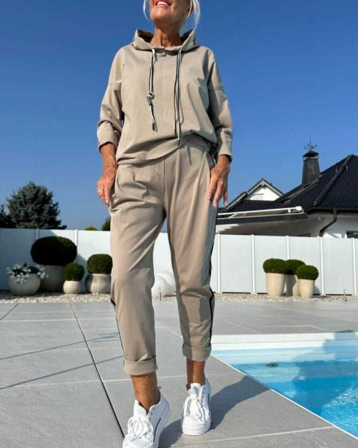 Stilla | To-delt sæt med dame hætte sweatshirt og bukser