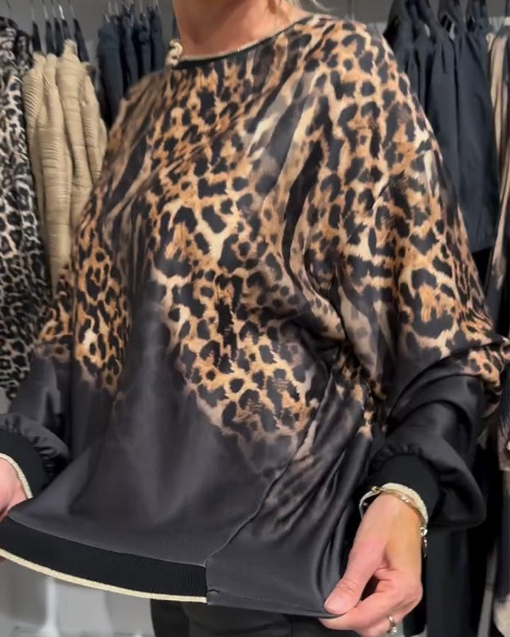 Stilla | Bluse med rund halsudskæring og leopardmønster