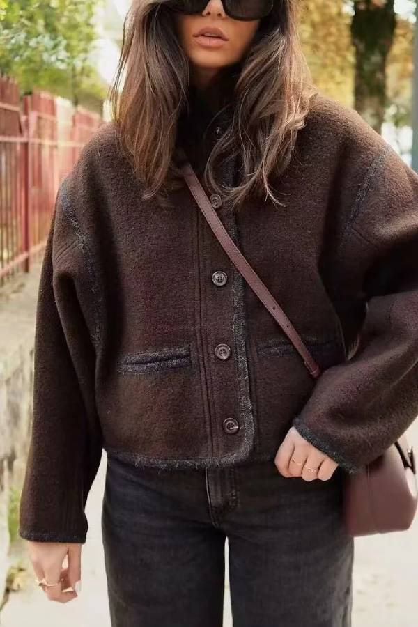 Stilla | Fashionable uldfrakke med knapper til damer
