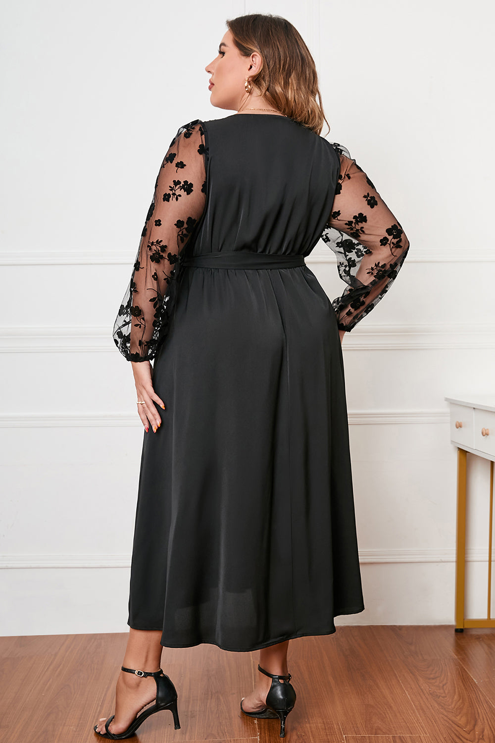 Stilla | Size Surplice Neck Tied Dress