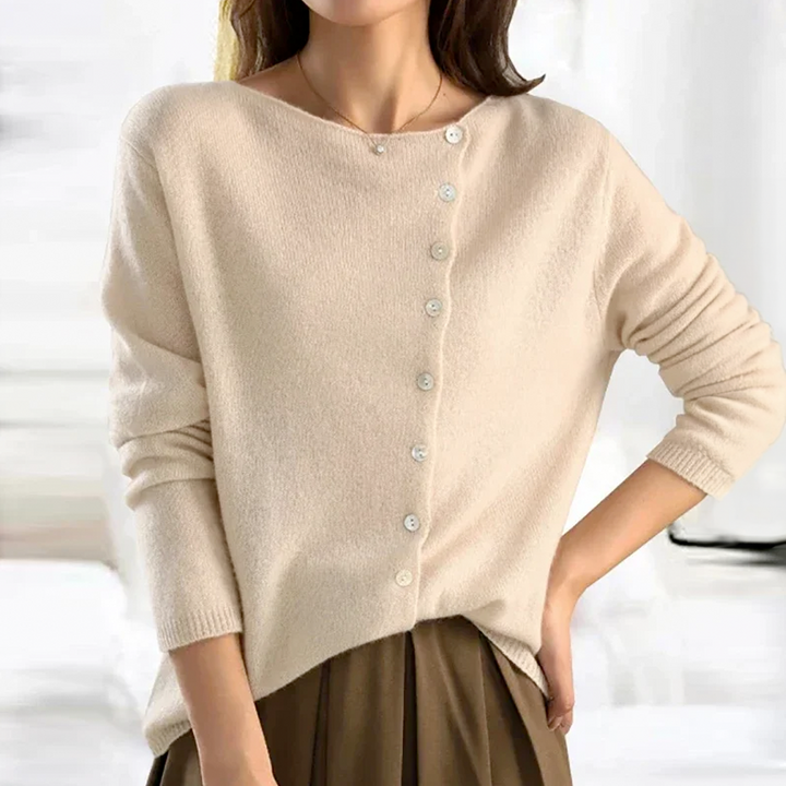Stilla | Elegant pullover med asymmetrisk knapper