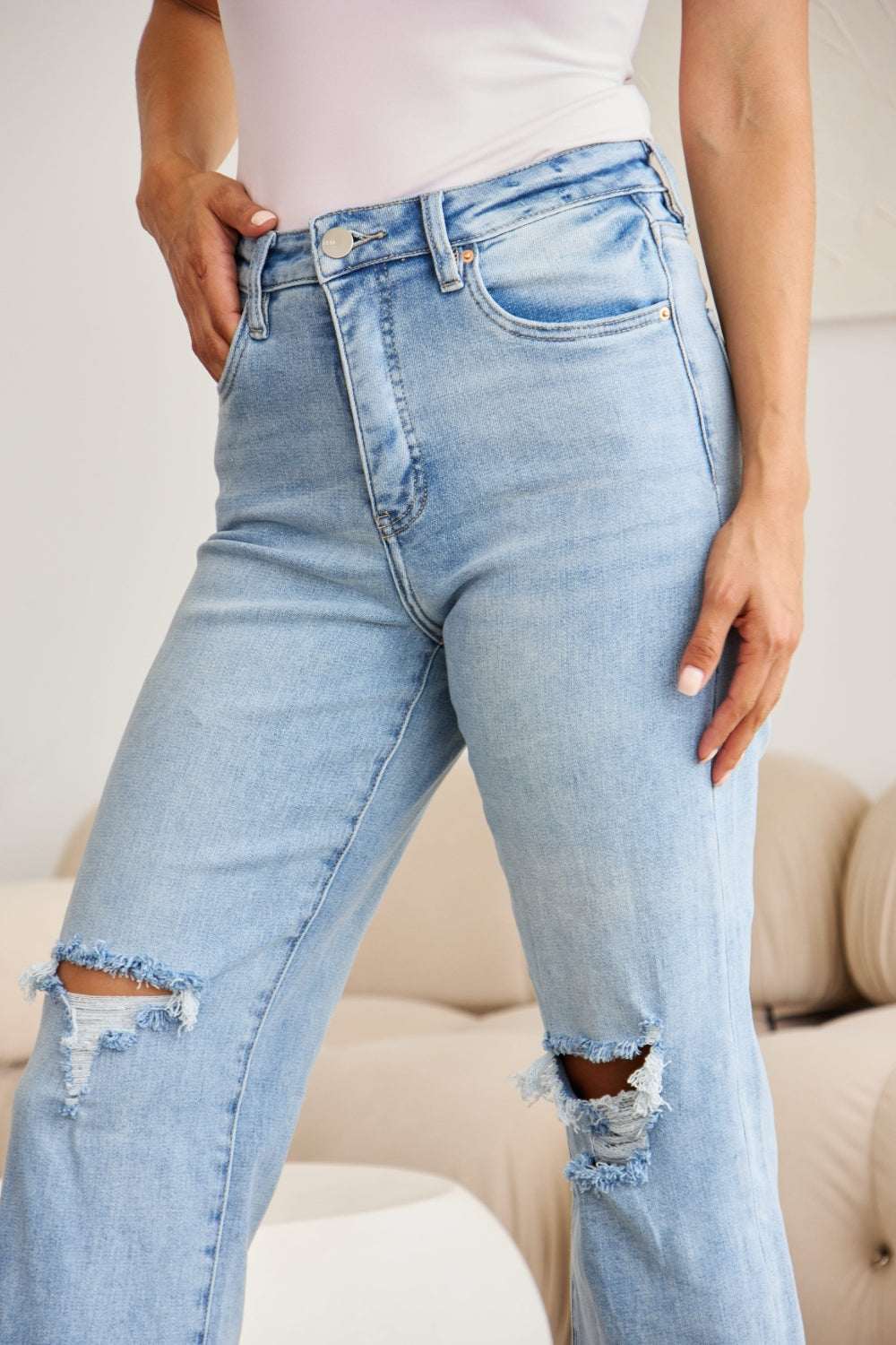 Stilla | Full Size Mavekontrol Høj Talje Raw Hem Distressed Jeans