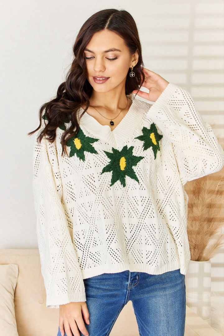 Stilla | Floral Broderet Mønster V-Hals Sweater