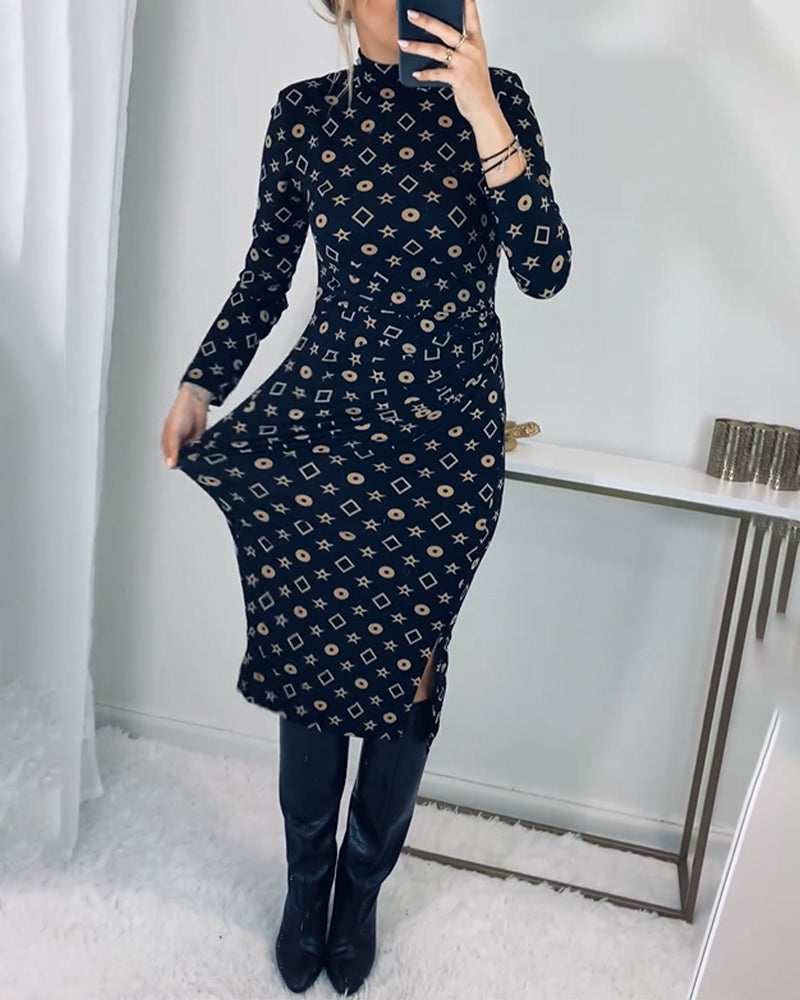 Stilla | Elegant Højhalset Kjole med Geometrisk Print