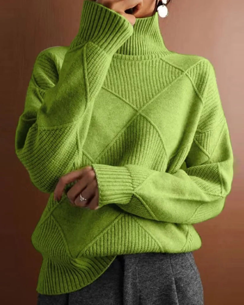 Stilla | Enkeltfarvet Elegant Rullekrave Sweater med Rombermønster