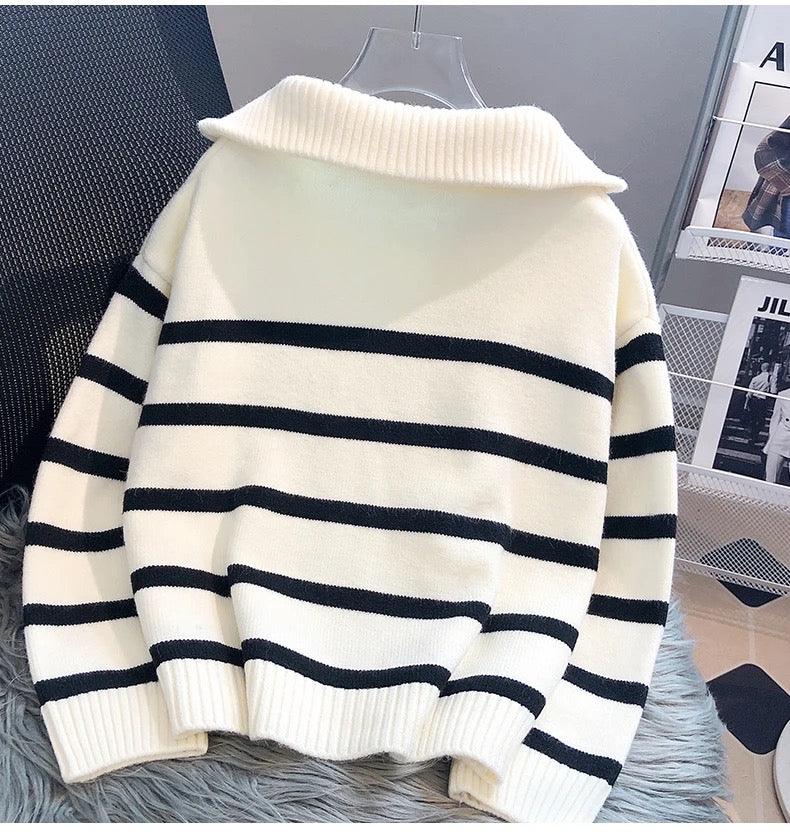 Stilla | Stribet Statement Sweater med Kraftige Farvefelter