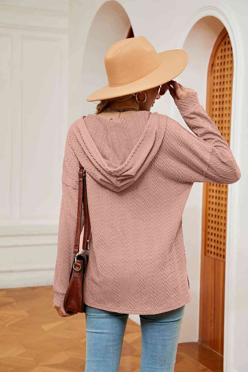 Stilla | Knap Droppet Skulder Hoodie