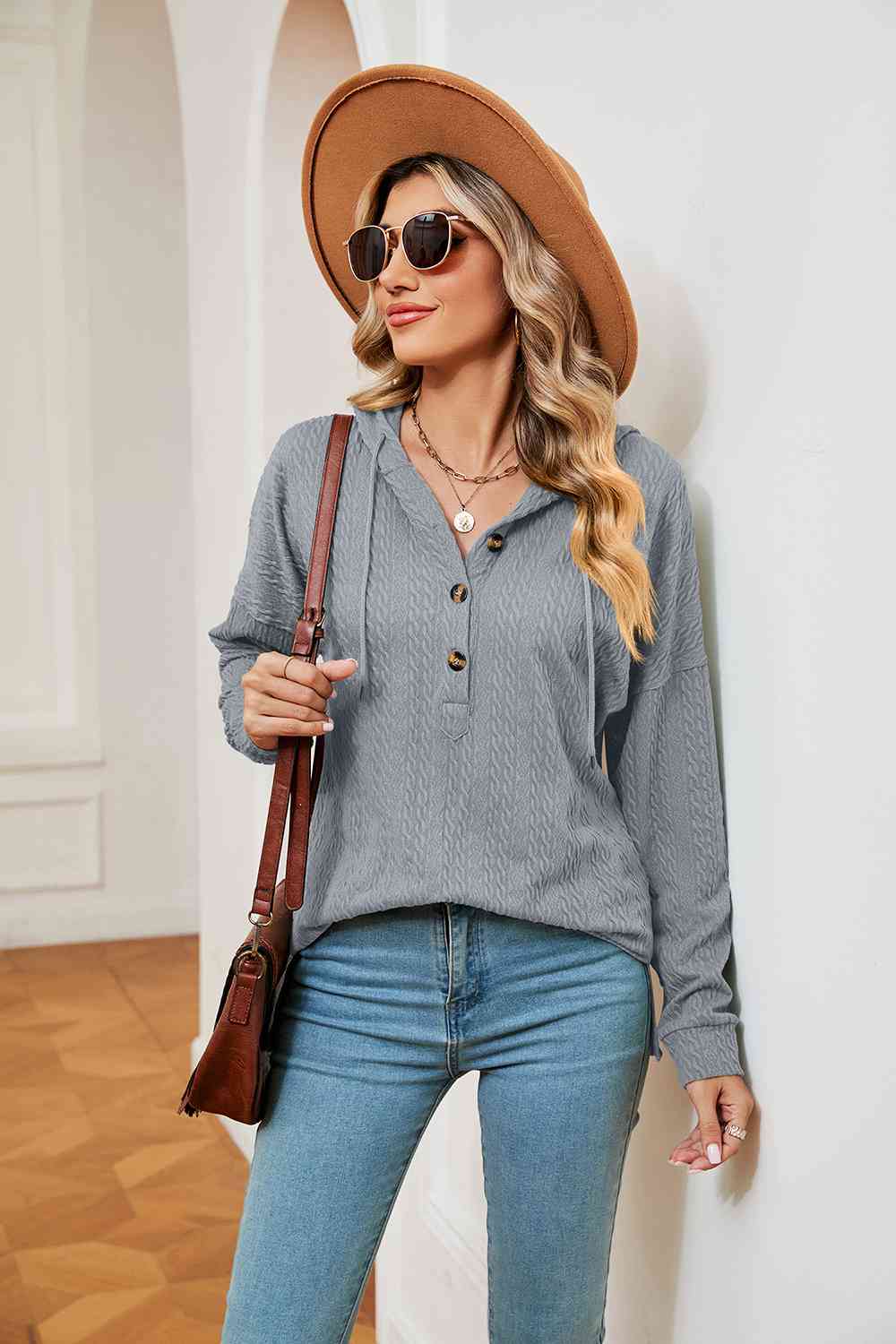 Stilla | Knap Droppet Skulder Hoodie