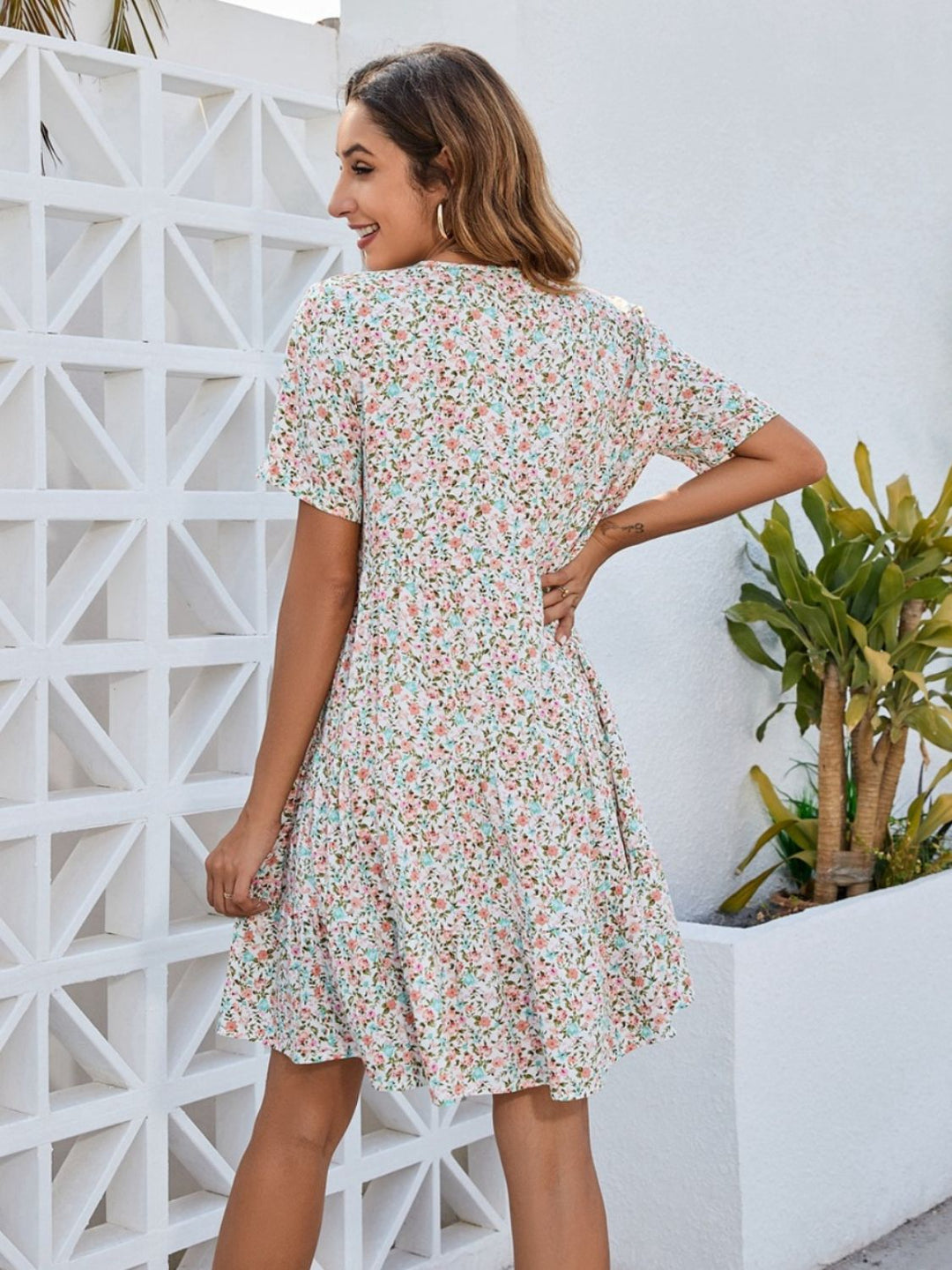 Stilla | Blomster V-hals Mini Kjole