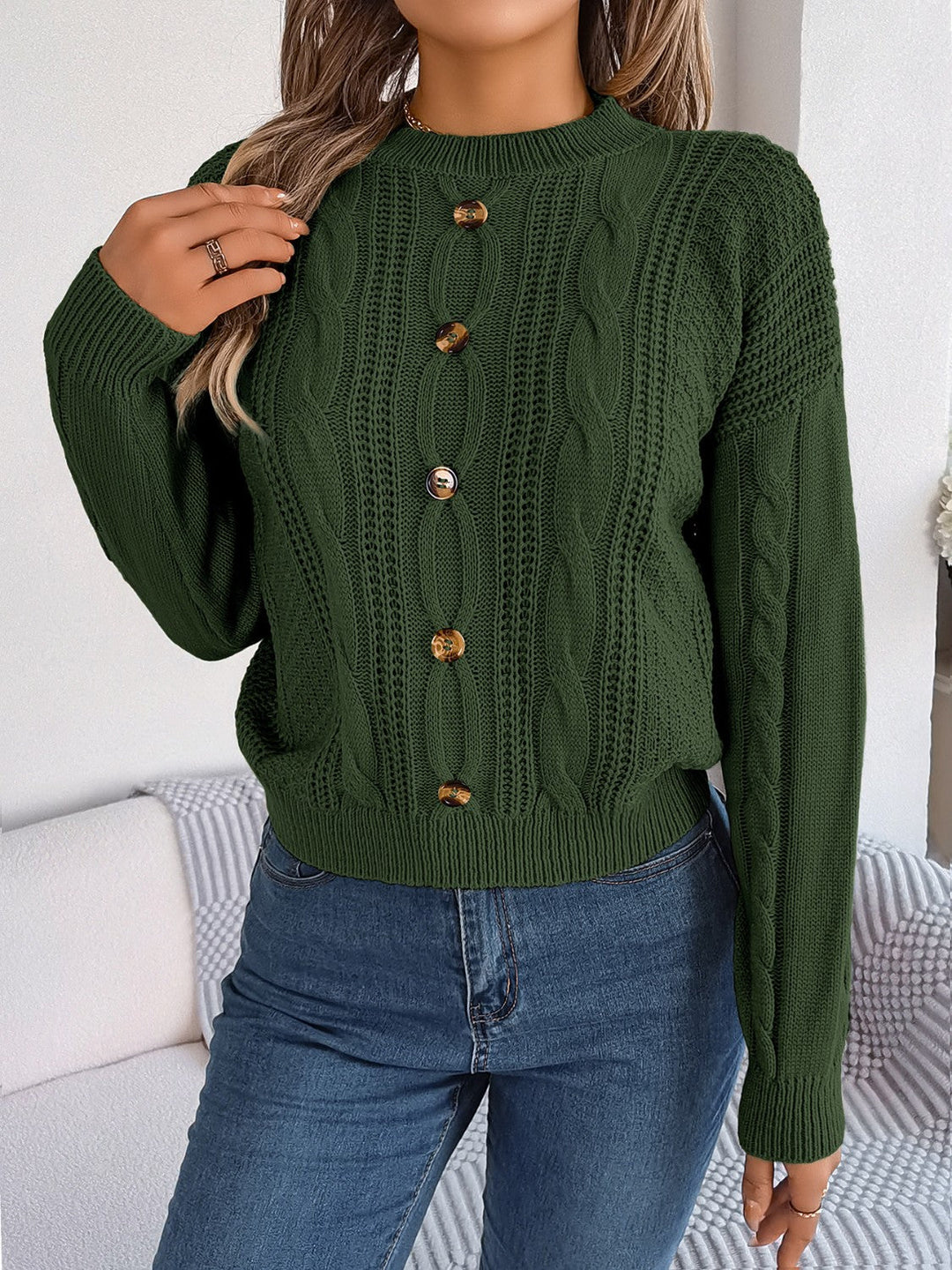 Stilla | Strikket Knap Rundt Hals Sweater