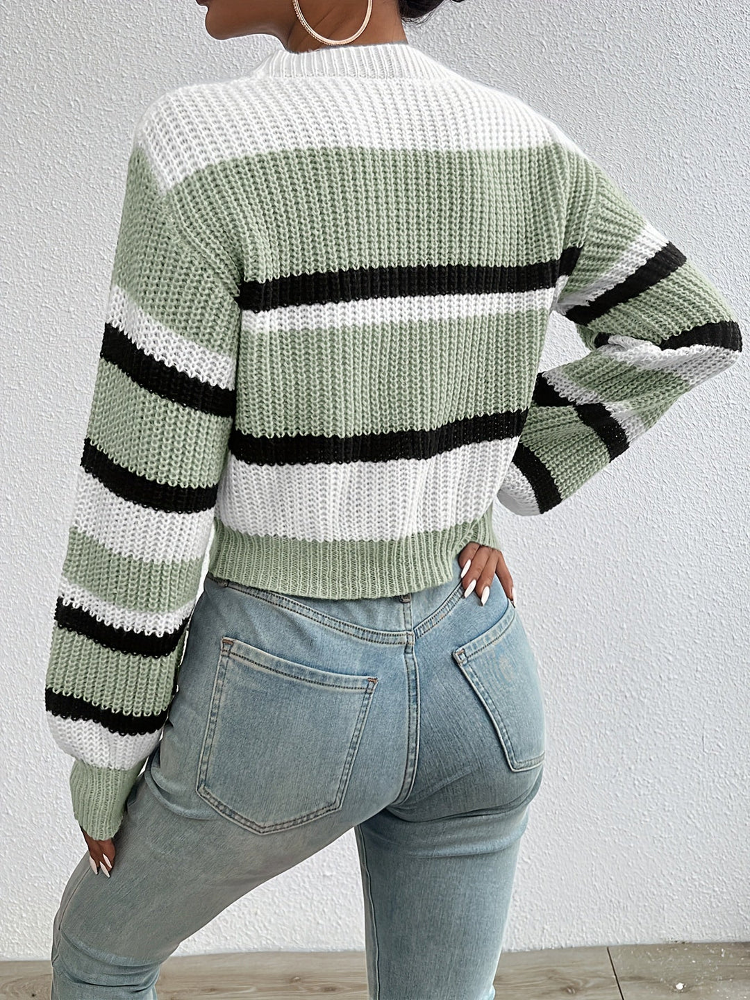 Stilla | Kort Strikket Pullover Med Farveblokmønster