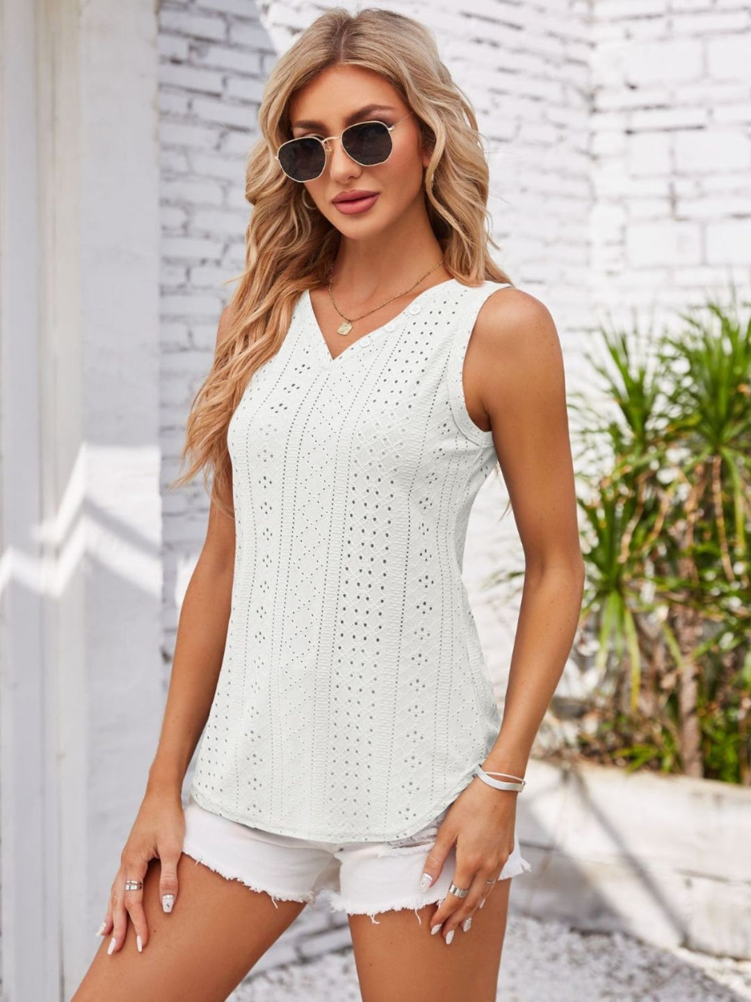 Stilla | Dekorativ Knapp V-Hals Tank