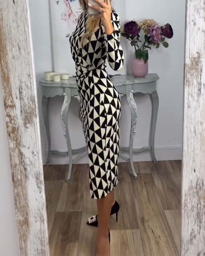 Stilla | Kjole med Moderne Geometrisk Print