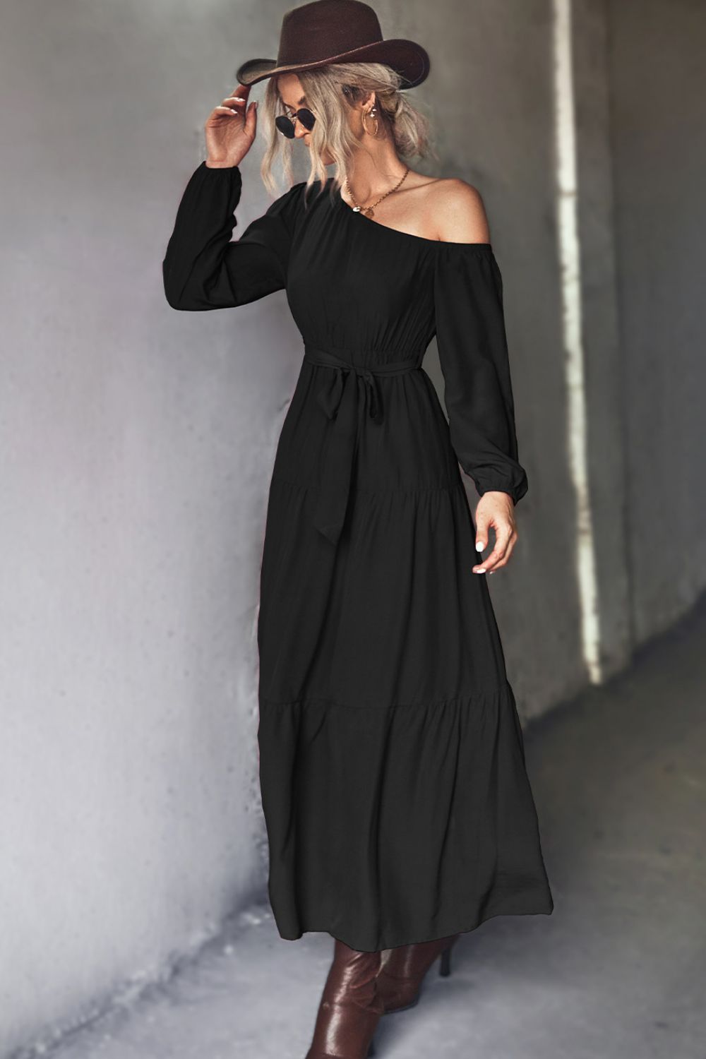 Stilla | One-Shoulder Lagdelt Maxi Kjole