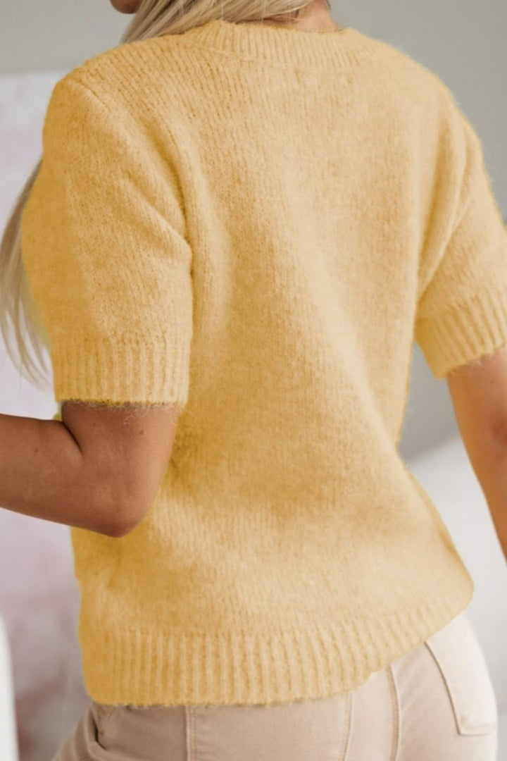 Stilla | Behagelig, blomsterinspireret sweater med korte ærmer