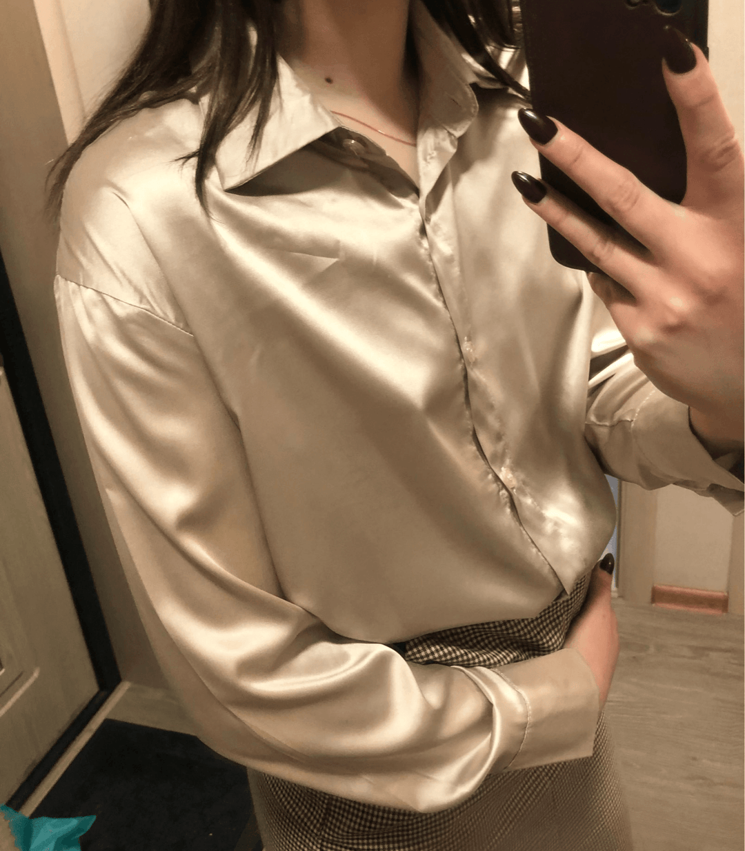 Stilla | Bluse i silkesatin med knapper