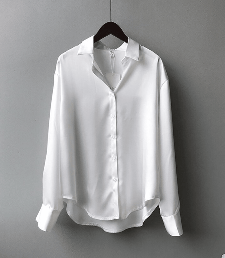 Stilla | Bluse i silkesatin med knapper