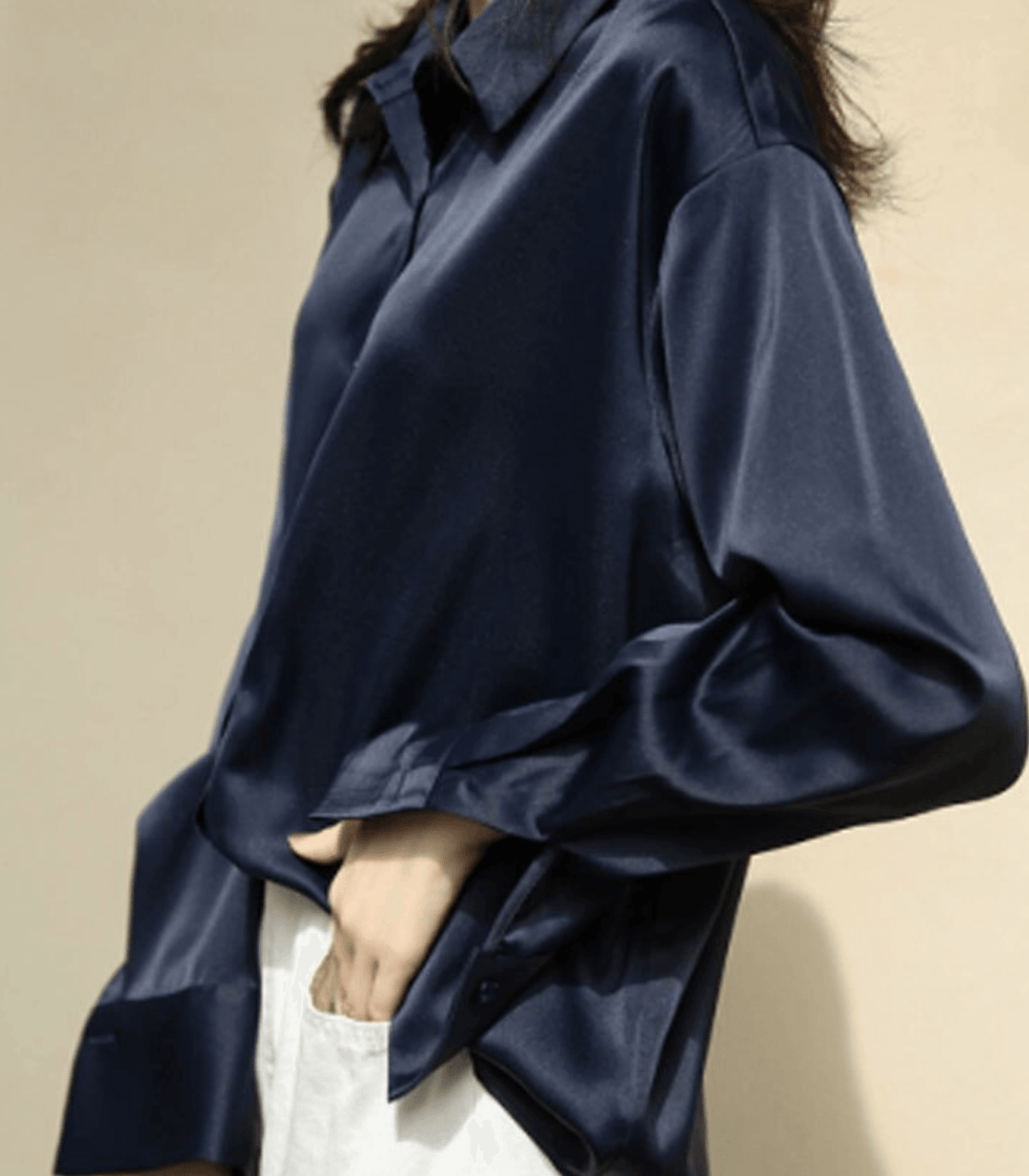 Stilla | Bluse i silkesatin med knapper