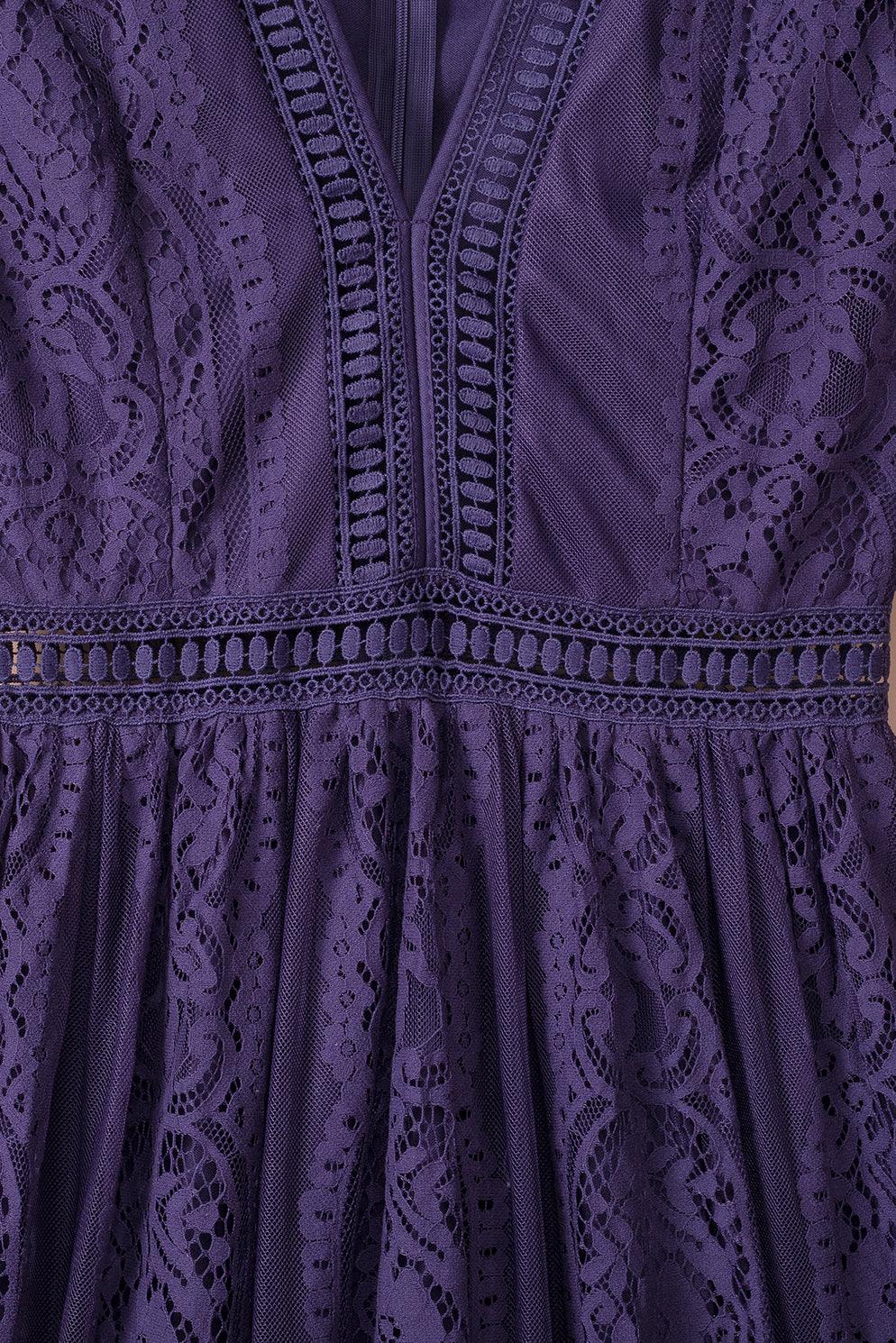 Stilla | Elegant Lang Spidskjole Med V-Udsnit