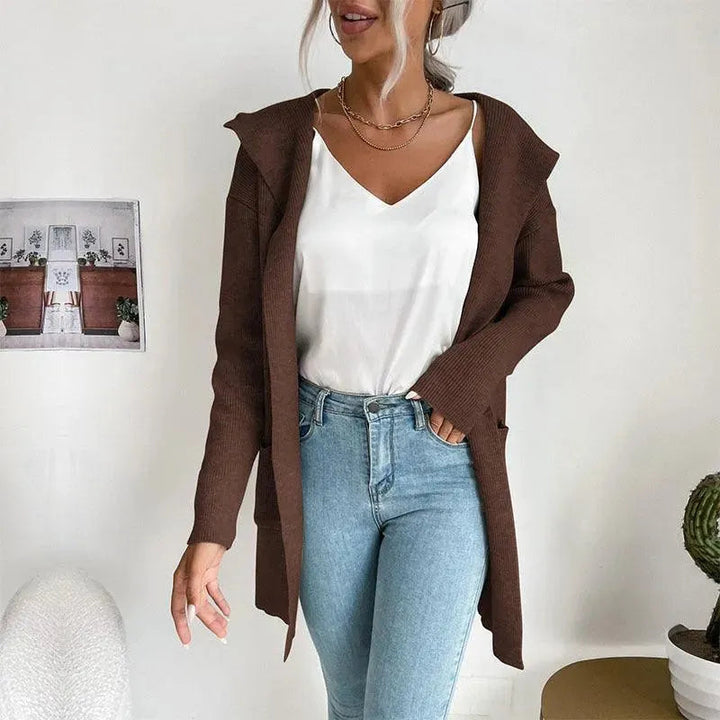 Stilla | Elegant kvinde strikjakke sweater med fint strikket mønster