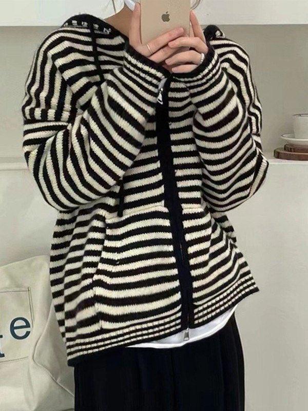 Stilla | Cozy Stribet Hættecardigan med Lynlås