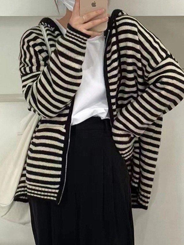 Stilla | Cozy Stribet Hættecardigan med Lynlås