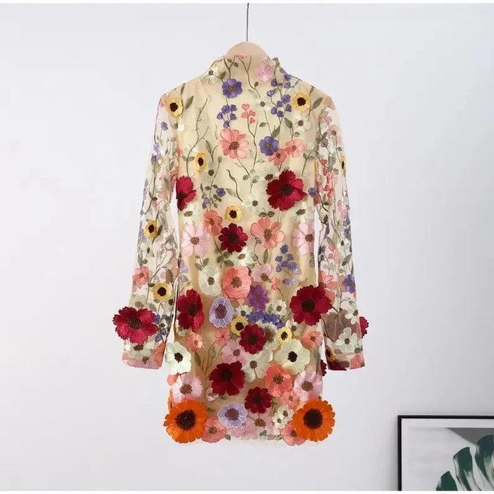 Stilla | Minikjole med blomsterapplikationer og gennemsigtig udseende