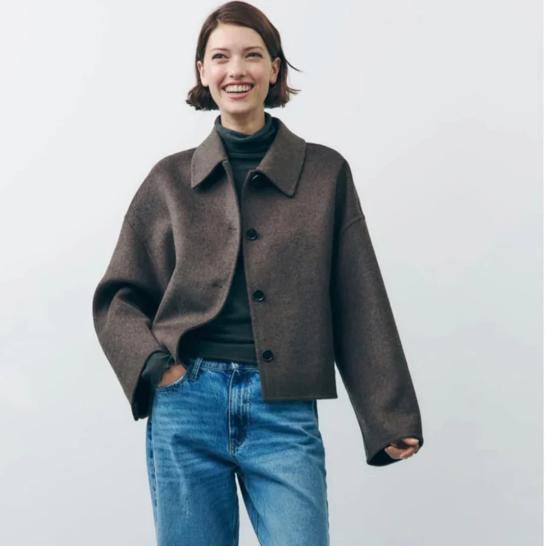 Stilla | Cropped Uldblanding Jakke Minimalistisk Knap Ned Yderbeklædning